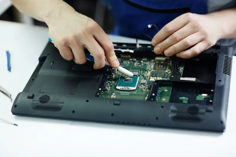 Reparo em placa de notebook
